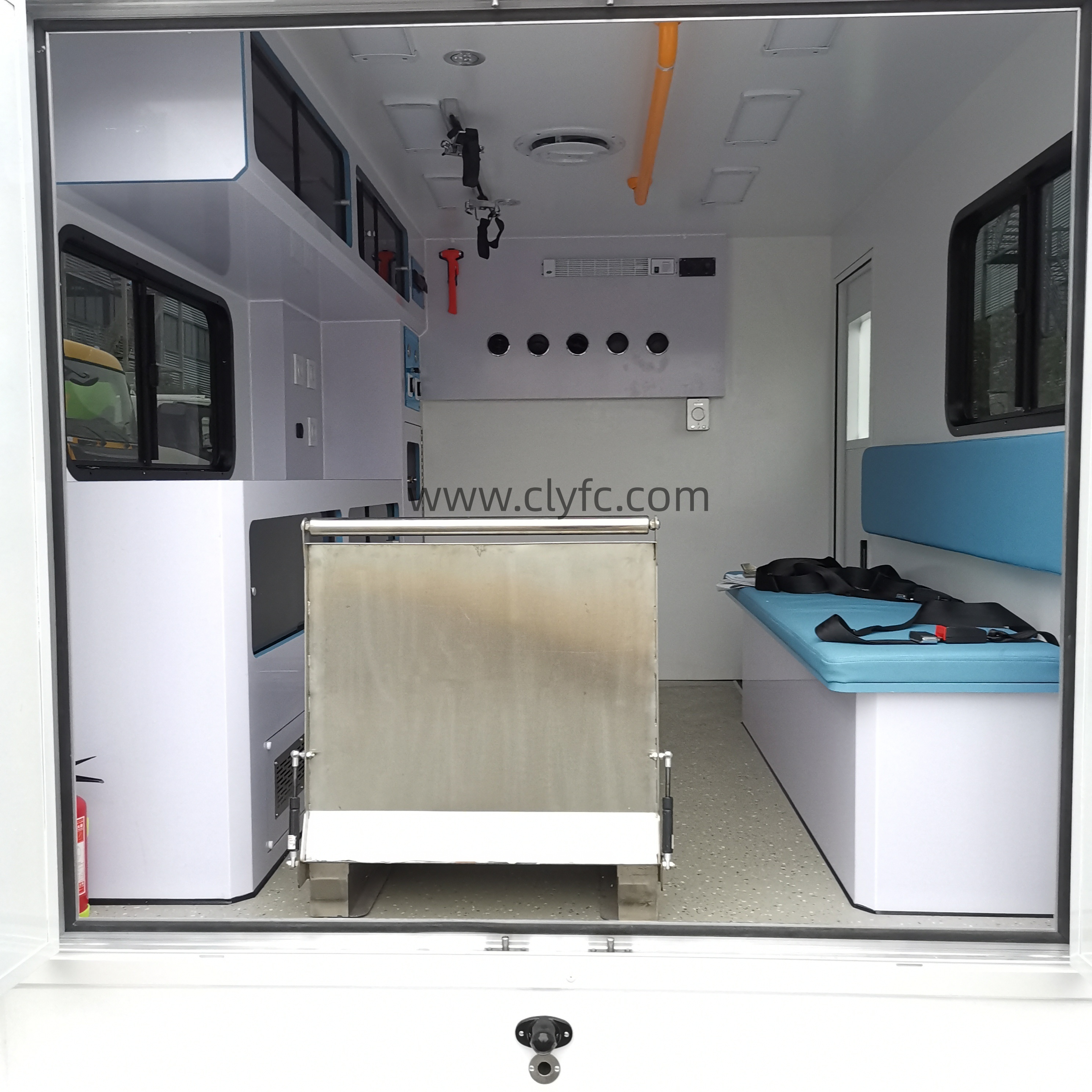 民用改装救护车：如何构建灵活高效的移动医疗单元？