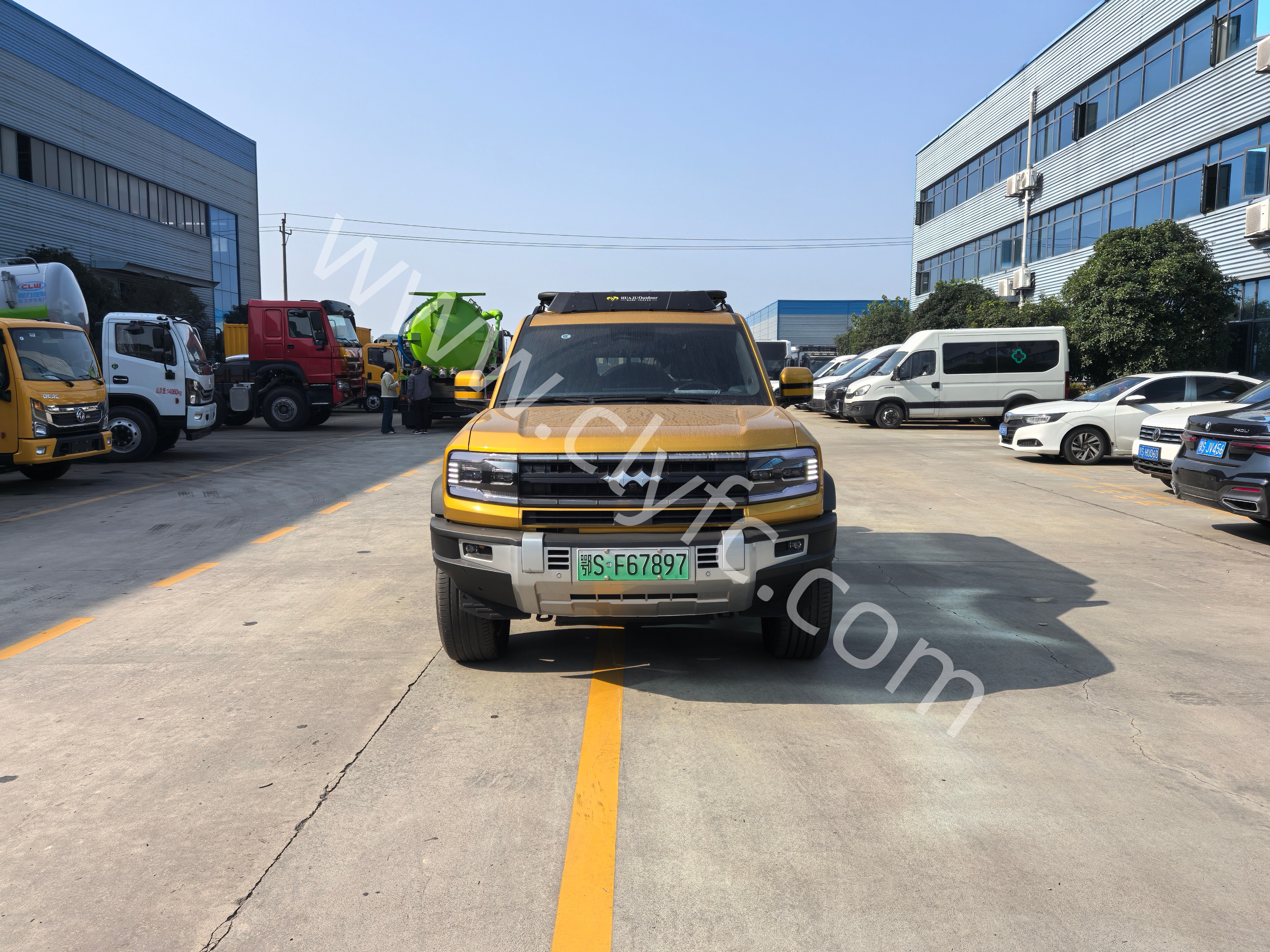 龙成市特警支队新型指挥车投入使用